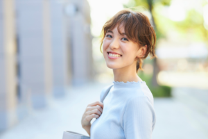 笑顔の女性